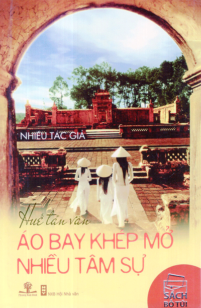 Huế Tản Văn - Áo Bay Khép Mở Nhiều Tâm Sự (NXB Hội Nhà Văn 2012) - Nhiều Tác Giả, 279 Trang
