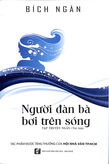 Người Đàn Bà Bơi Trên Sóng (NXB Văn Hóa Văn Nghệ 2011) - Bích Ngân, 201 Trang